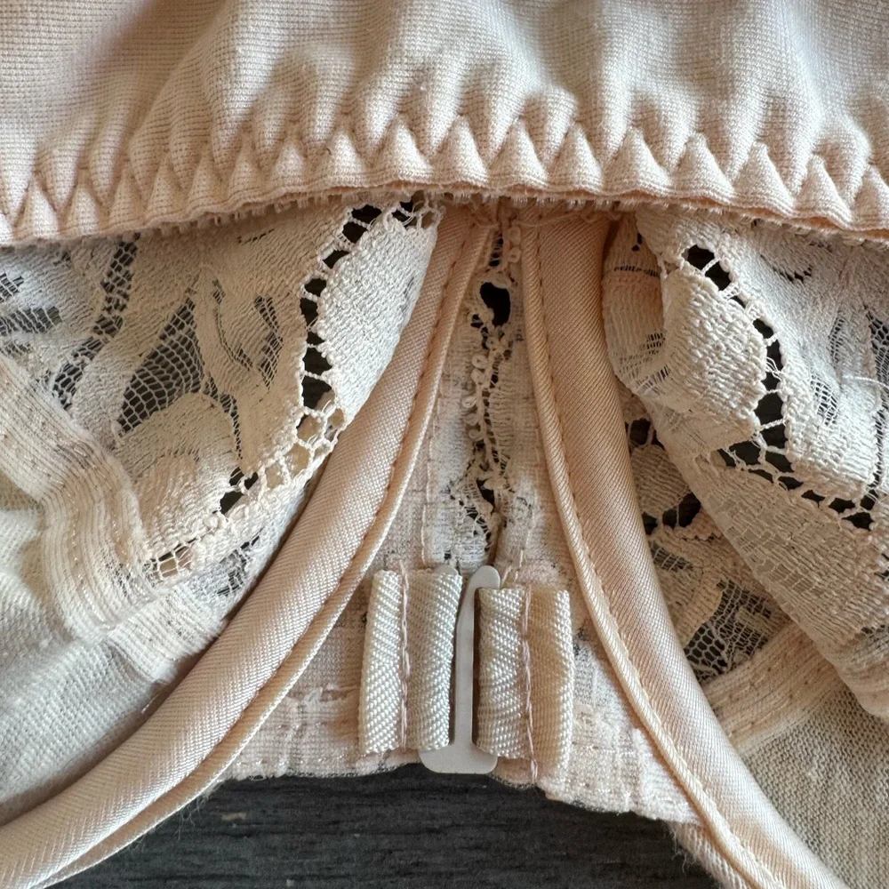 Vanity Fair Vintage 1990’s Cream Lace Underwire Demi Bra size 38C NWT - Picture 8 of 8